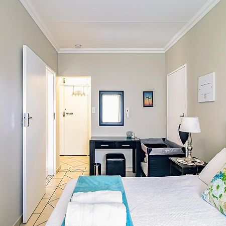 Leozet Self Catering Apartment Преторія Екстер'єр фото