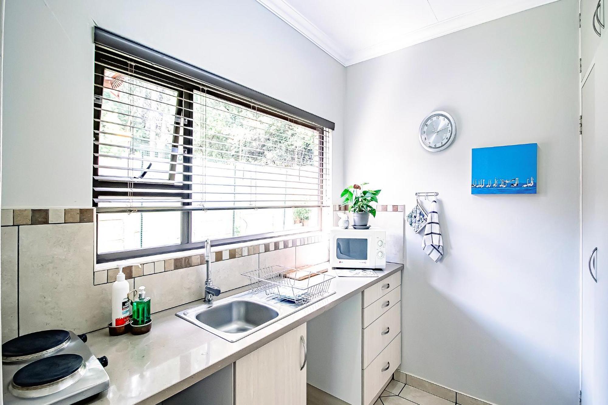 Leozet Self Catering Apartment Преторія Екстер'єр фото