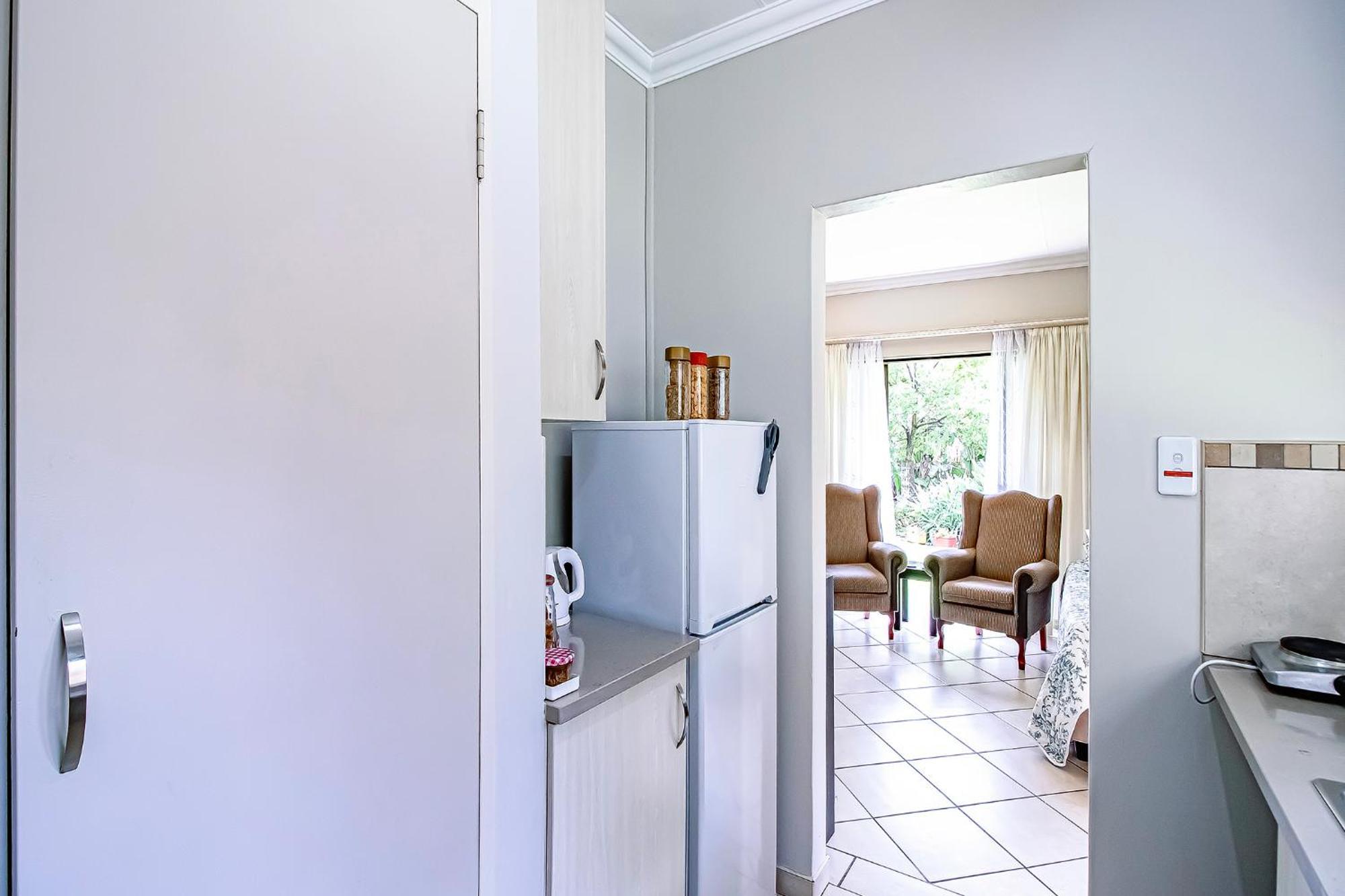 Leozet Self Catering Apartment Преторія Екстер'єр фото