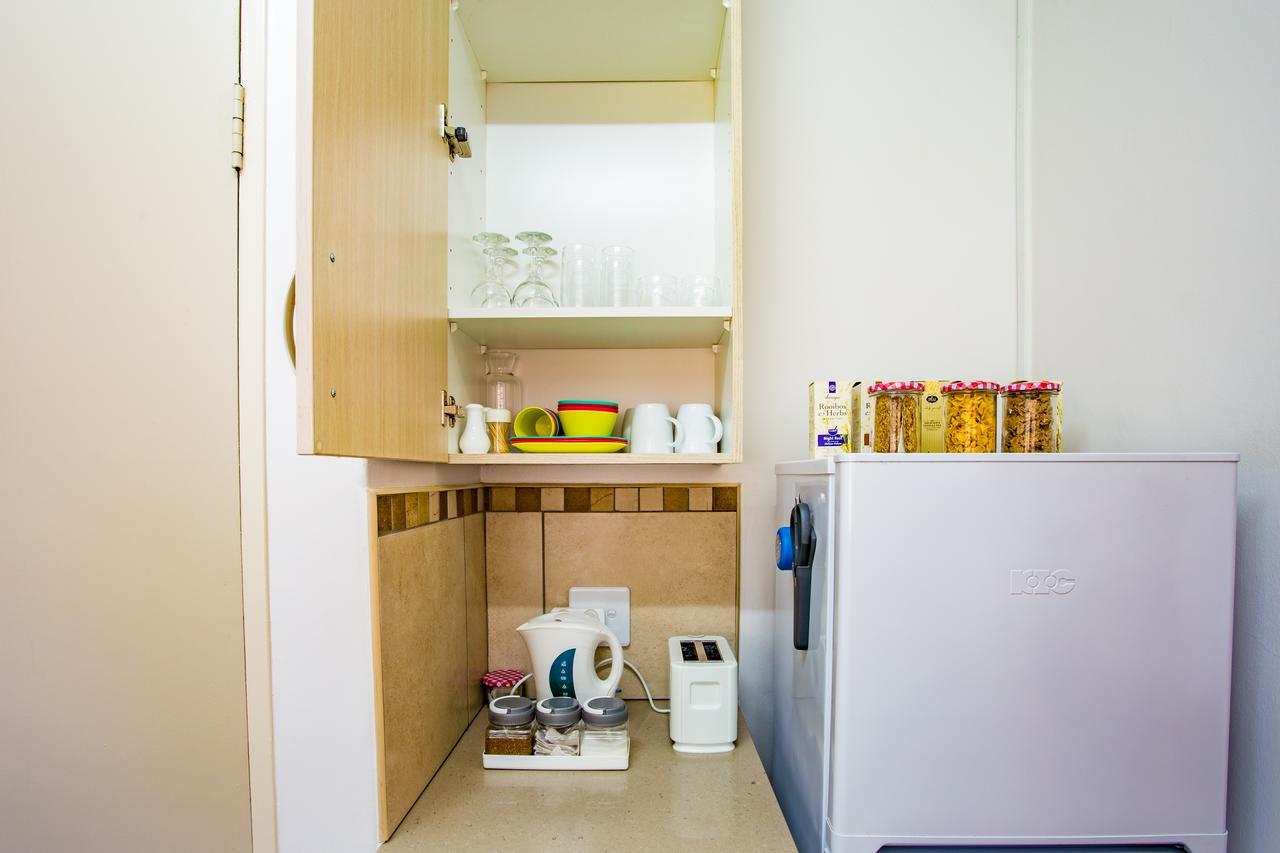 Leozet Self Catering Apartment Преторія Екстер'єр фото
