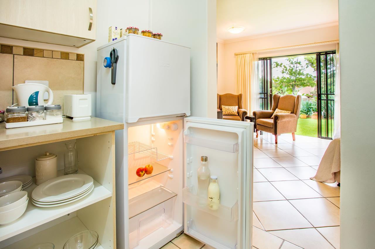 Leozet Self Catering Apartment Преторія Екстер'єр фото